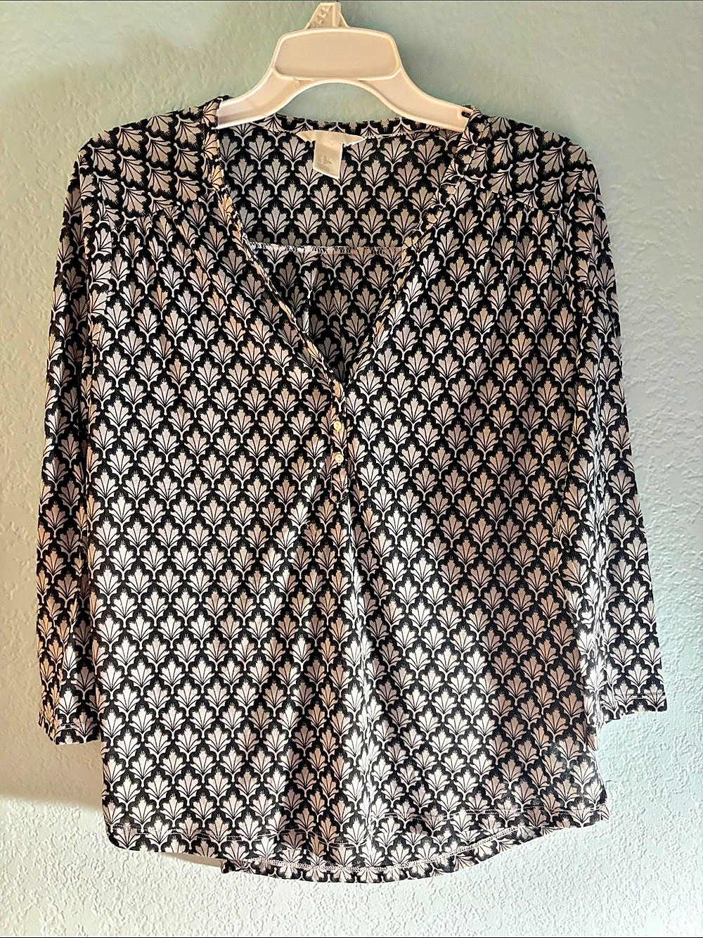 H&Medium Women's Geometric Blouse in Black & White Size Medium